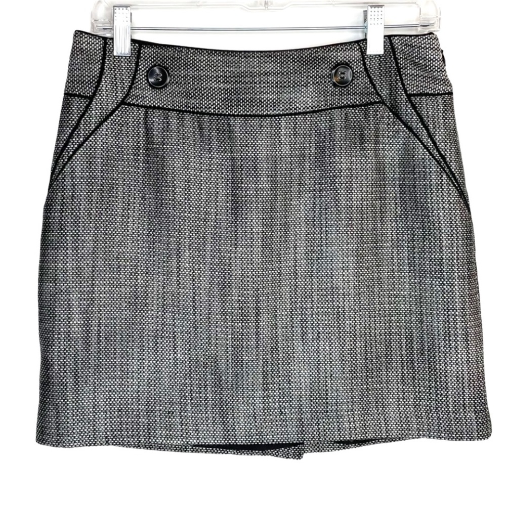 The Limited Metallic Silver and Black with Black Piping Woven Skirt Size 4